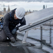 goteras-por-placas-solares-anclaje-cubierta-barcelona